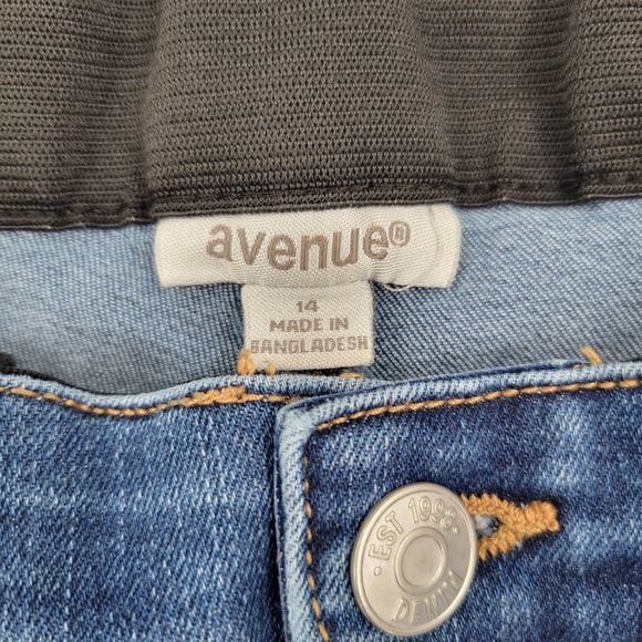 Avenue Cropped Jeans Womens 14 Blue Embroidered Beaded Frayed Hem Boho 32x20 - Picture 6 of 12